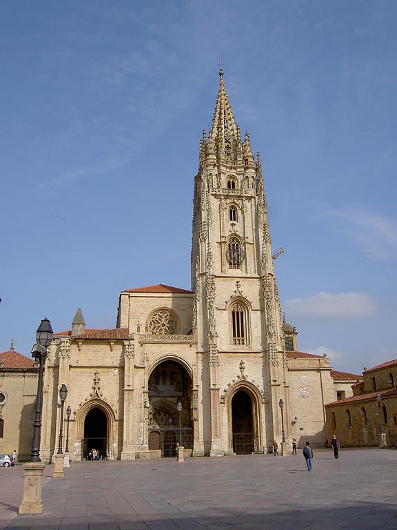 576px-Oviedo-Catedral.JPG