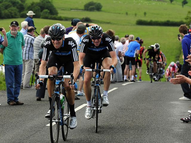 bradley-wiggins-bridges-gap-to-break-at-bri-n_2614623.jpg