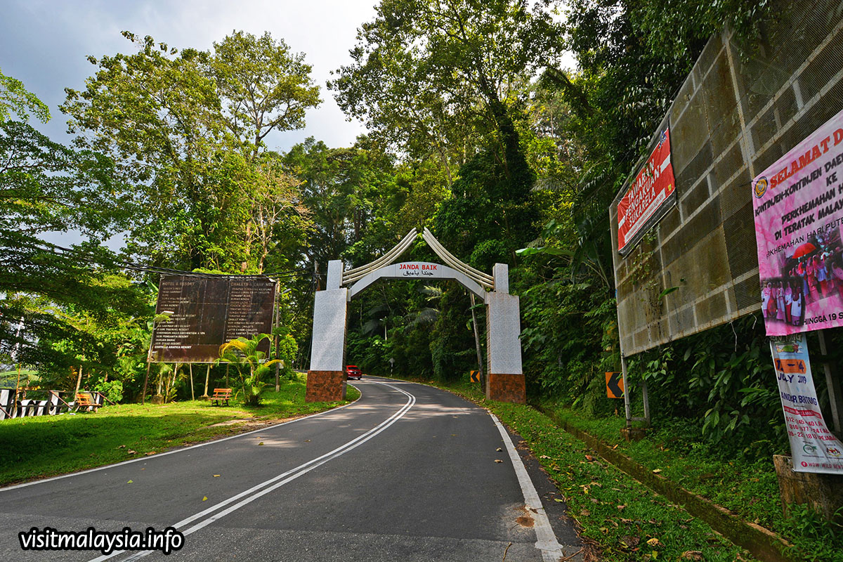 janda-baik-entrance.jpg