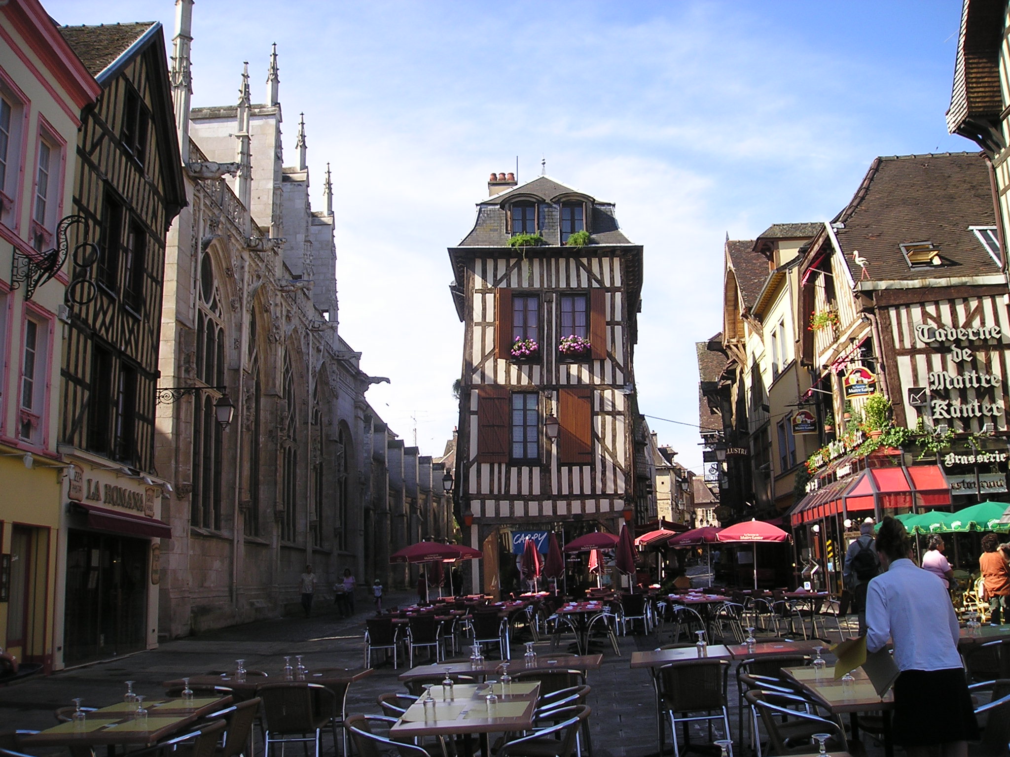 Troyes_centre_ville2.JPG