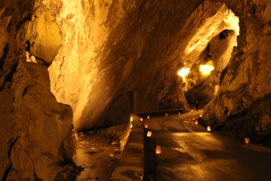 la-cuevona-de-cuevas.jpg