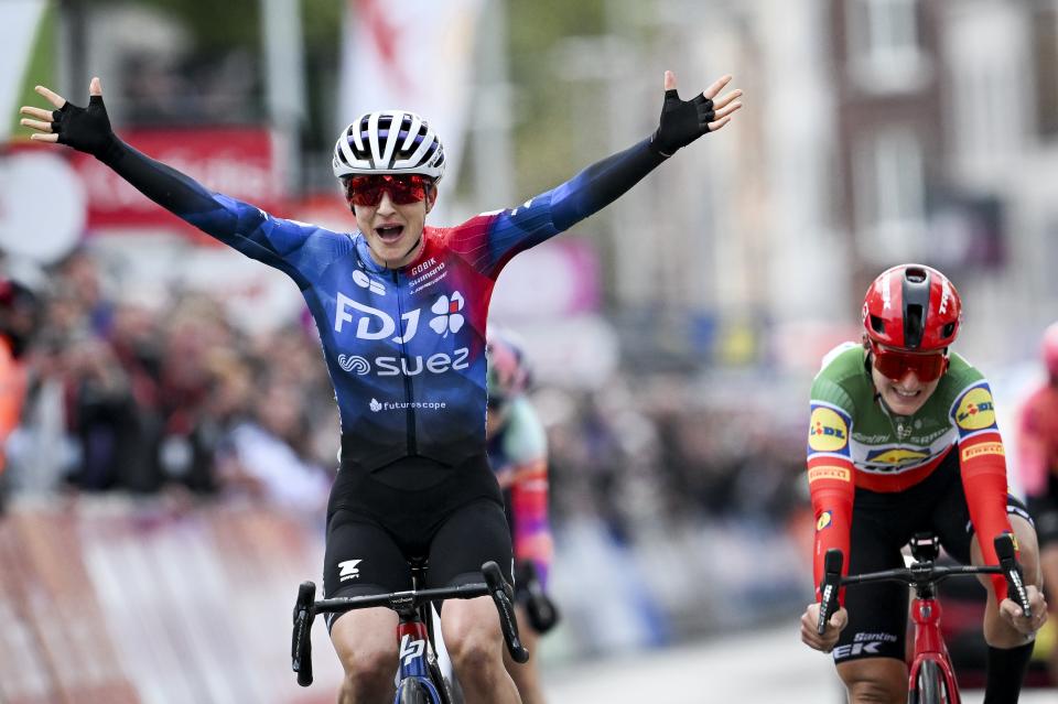grace-brown-wins-the-2024-liege-bastogne-liege.jpg