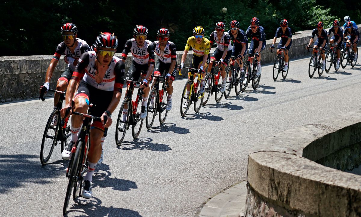 www.cyclingweekly.com