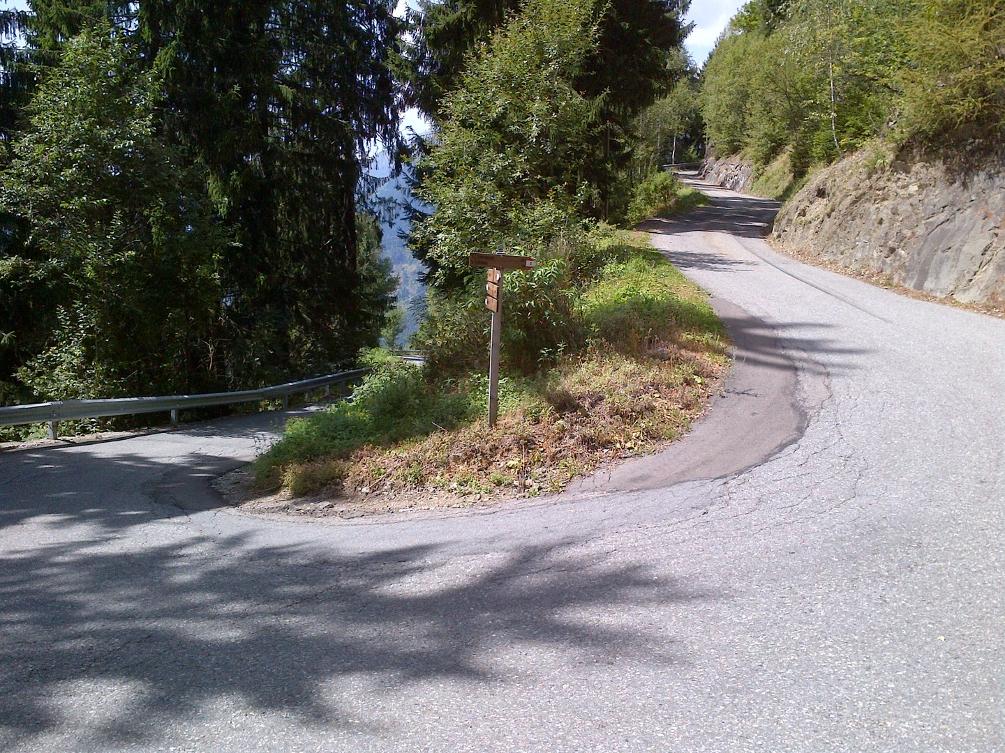 09_Die_Kehre_mit_dem_verwirrendem_Wegweiser_1080px.jpg