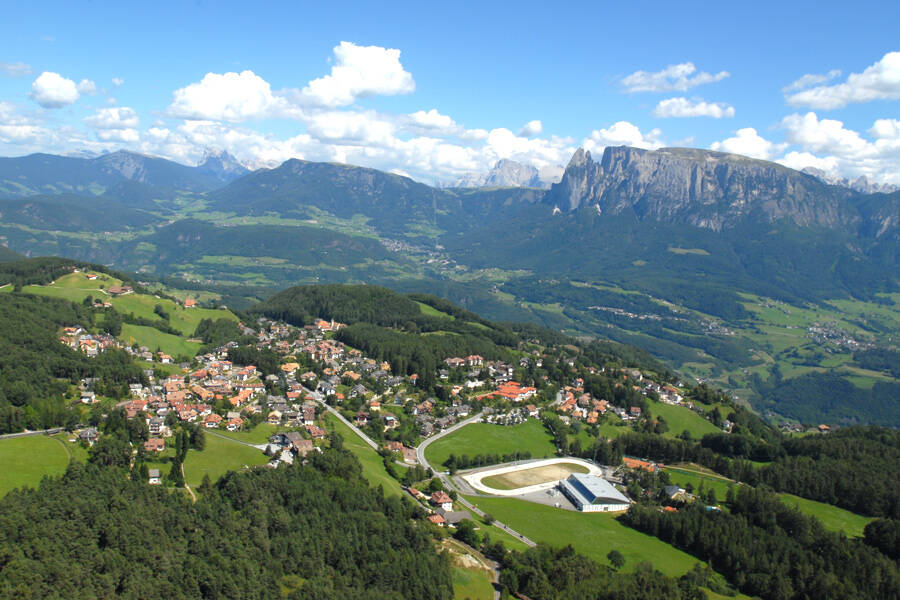 klobenstein-mit-dolomiten,589916810.jpg