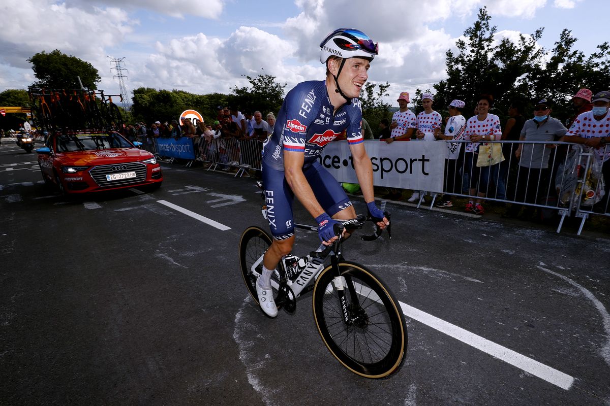 www.cyclingweekly.com