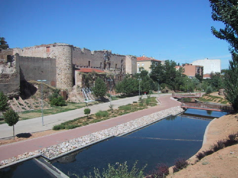 RuinasAlcazarGuadalajara2006.jpg