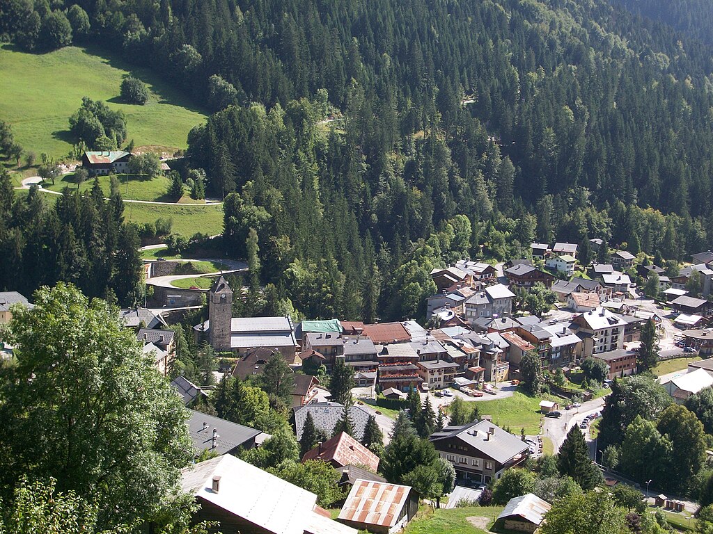 1024px-Flumet.jpg