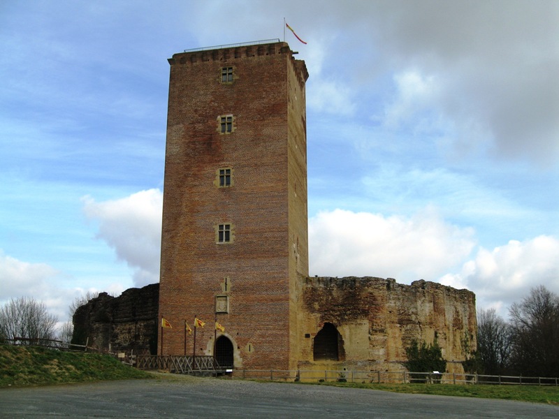 Chateau-de-Montaner-3.jpg
