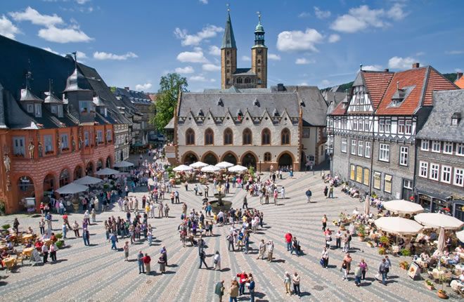 marktplatz_mit_rathaus_660.jpg