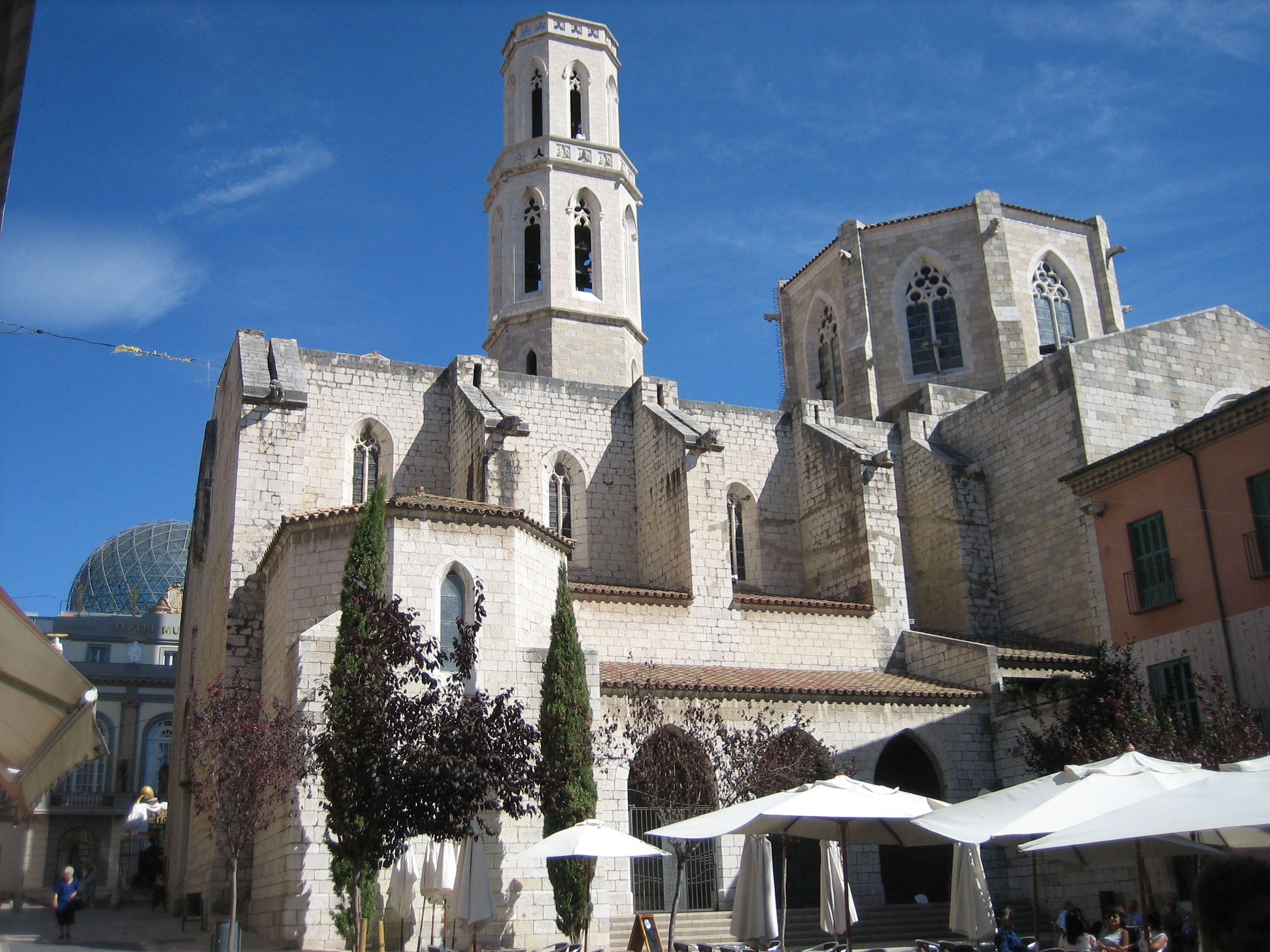 Figueres_-_Church.jpg