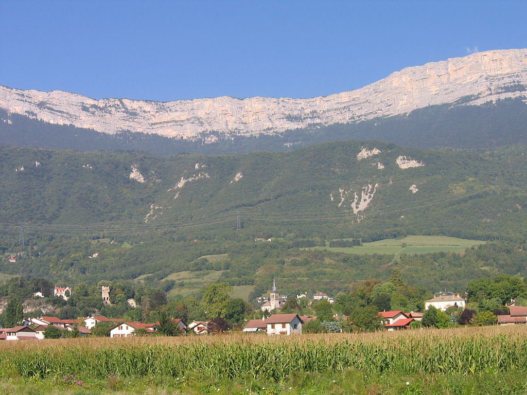 1024px-Claix_Isere.JPG