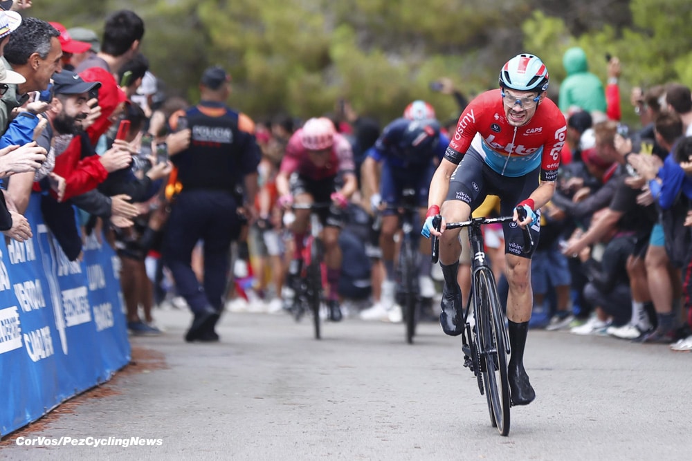 vuelta23st2-kron-attack-1000.jpg