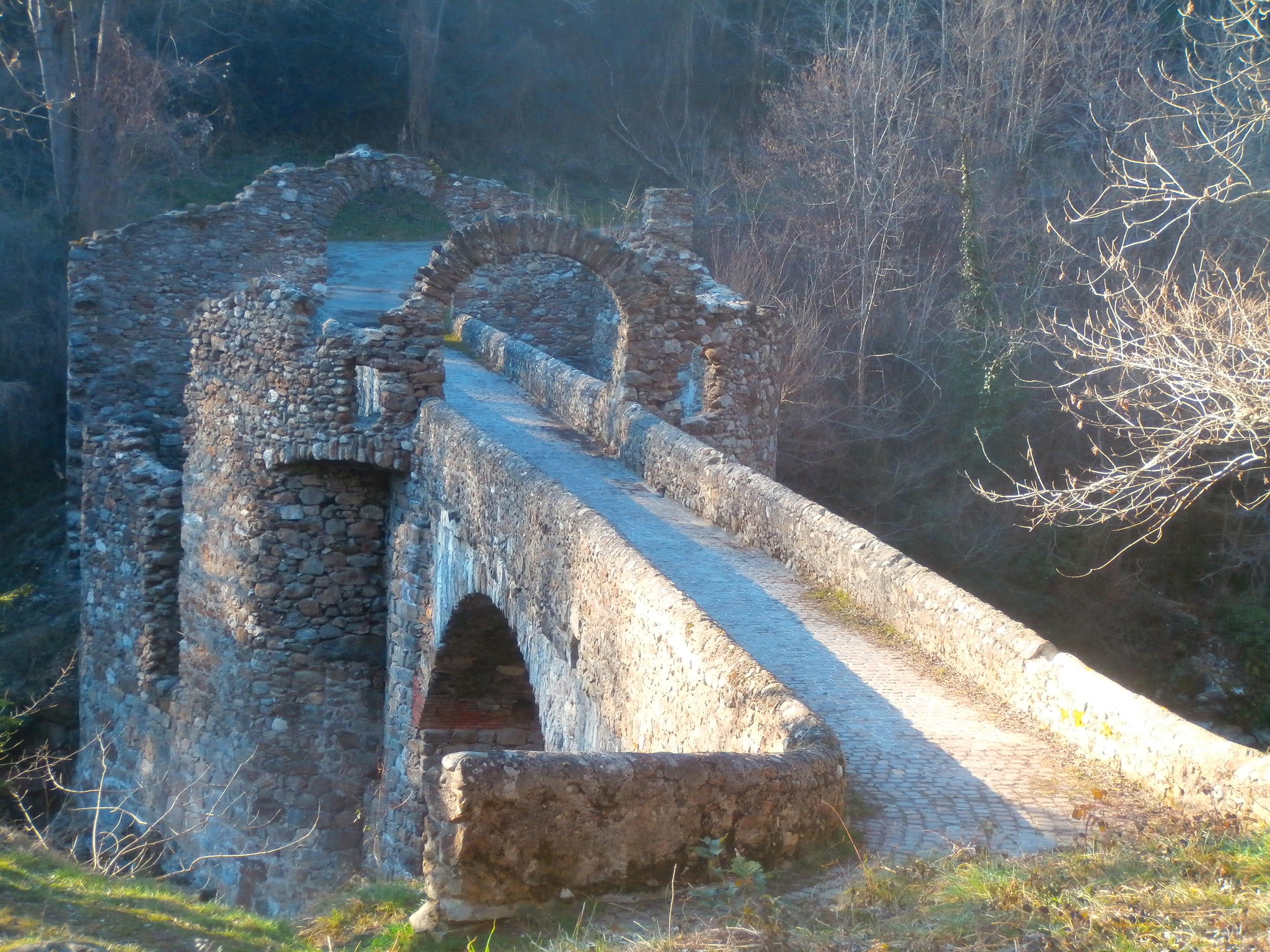 Le_pont_du_Diable_%C3%A0_Montoulieu_.jpg