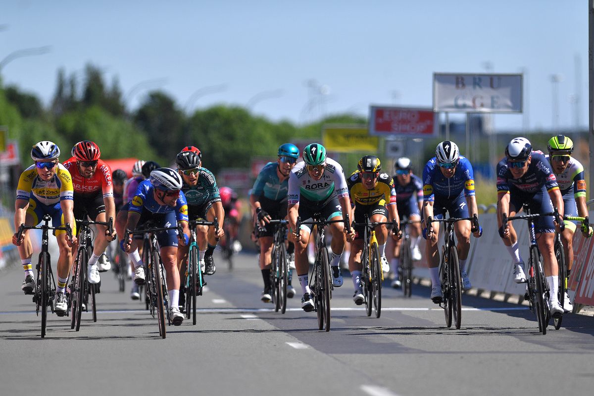 www.cyclingweekly.com
