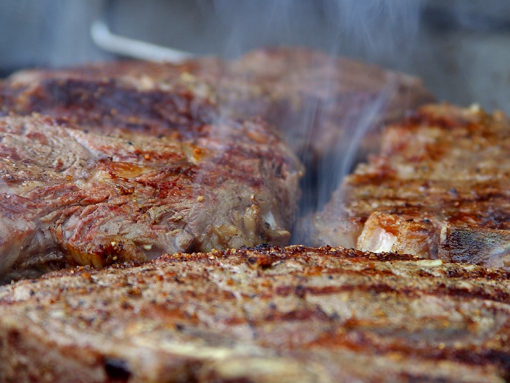 Steak_4_bg_083103.jpg