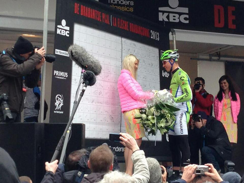 Peter-Sagan-gives-flowers-to-Maya-Leye.jpg