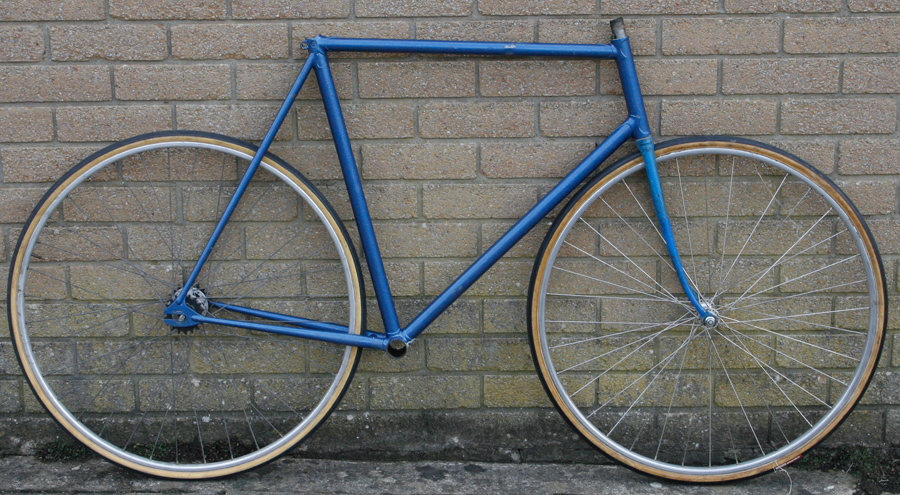 Blue-track-on-whls.jpg