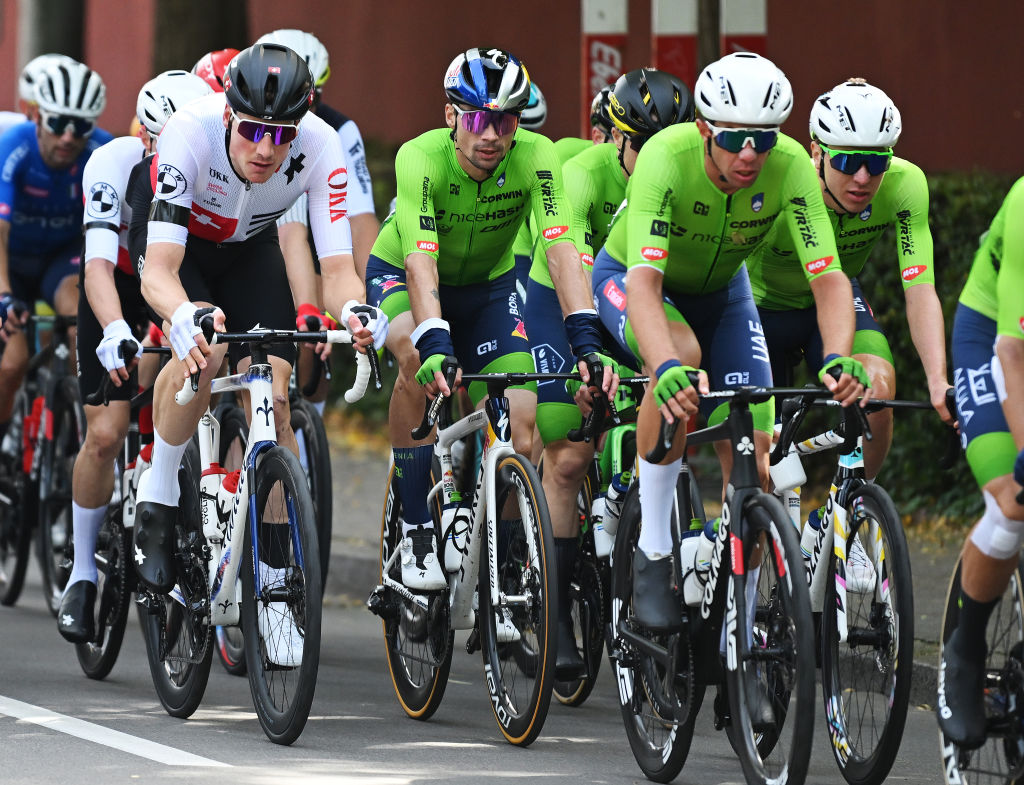 www.cyclingnews.com