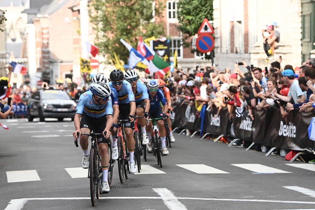 www.cyclingnews.com
