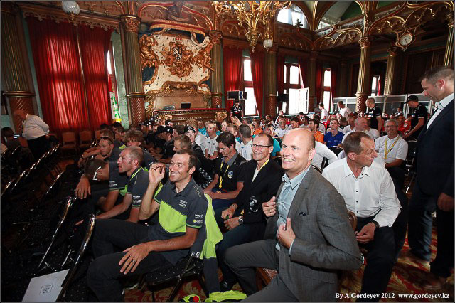 Tour-de-France-2012-presentation-2215-640x426.jpg