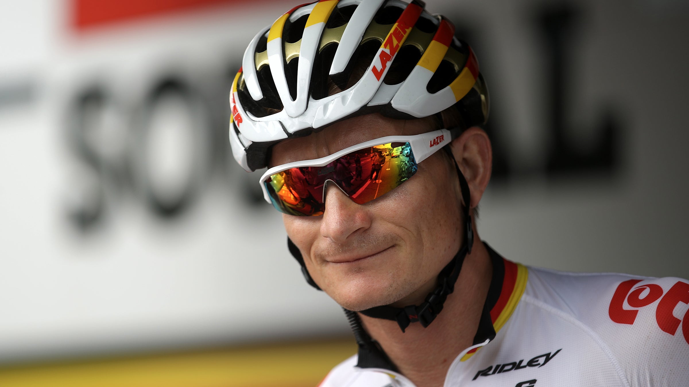 www.velonews.com