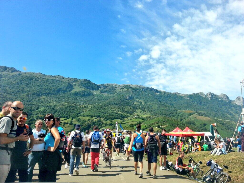 BUH5G6XIMAAIdUx.jpg:large