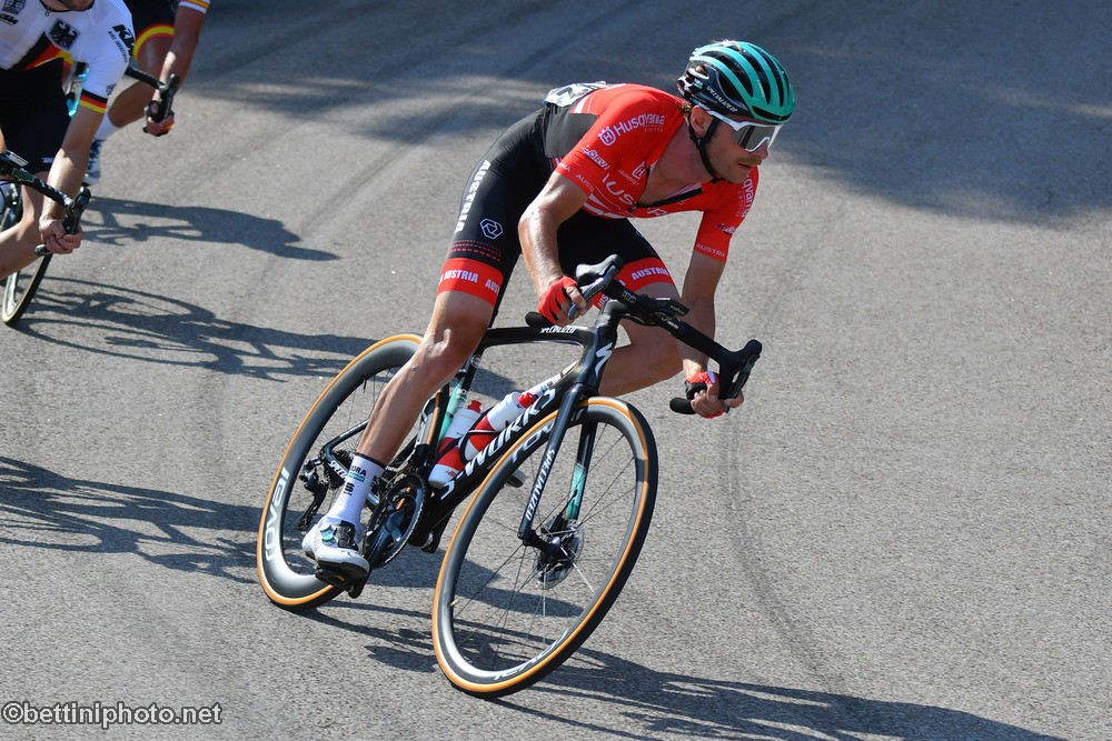 www.uaeteamemirates.com