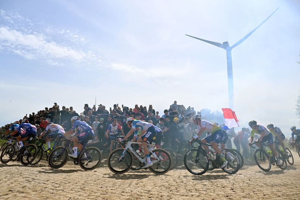 www.cyclingnews.com