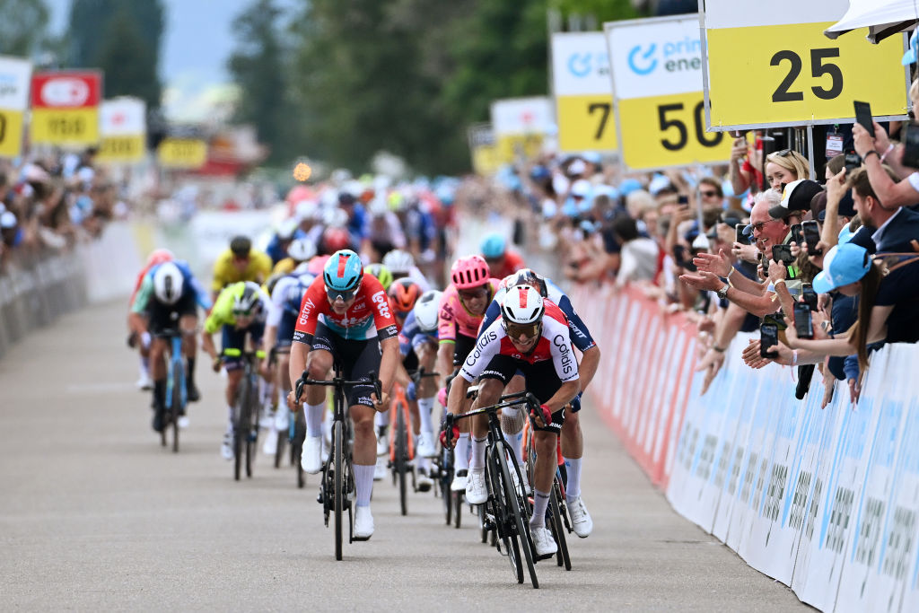 www.cyclingnews.com