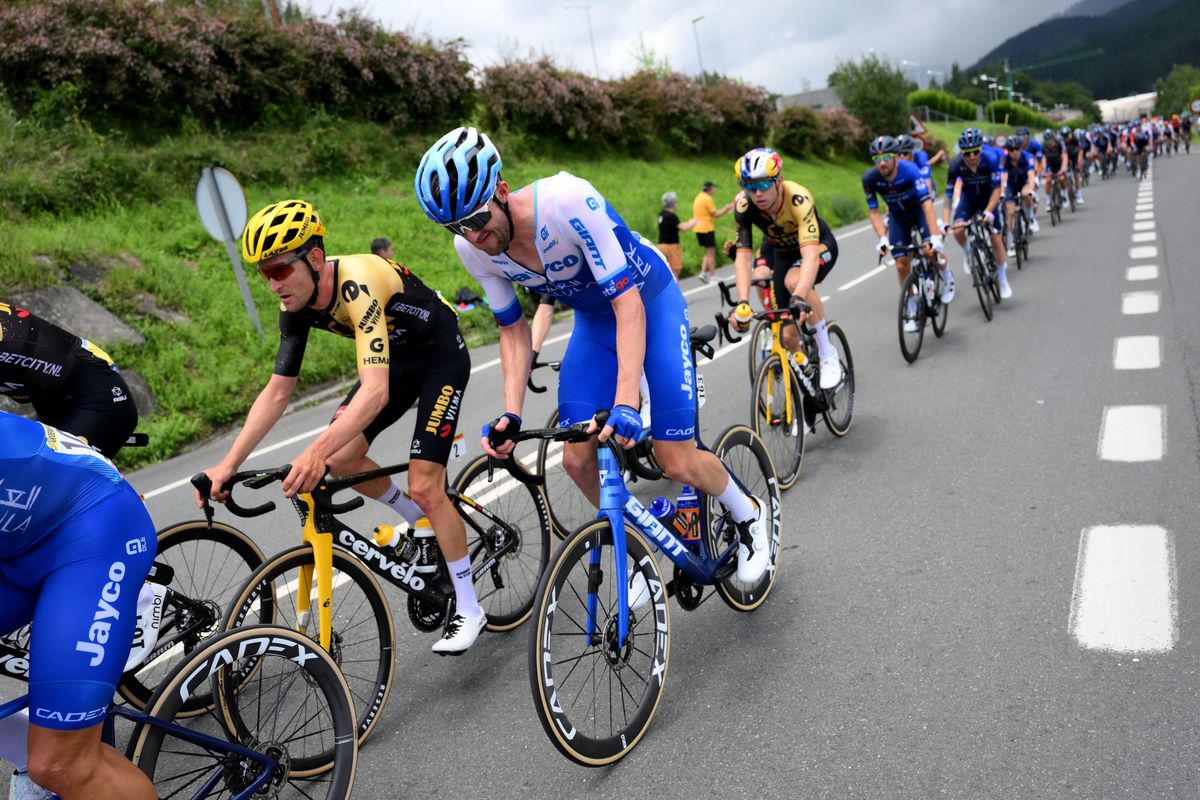www.cyclingweekly.com