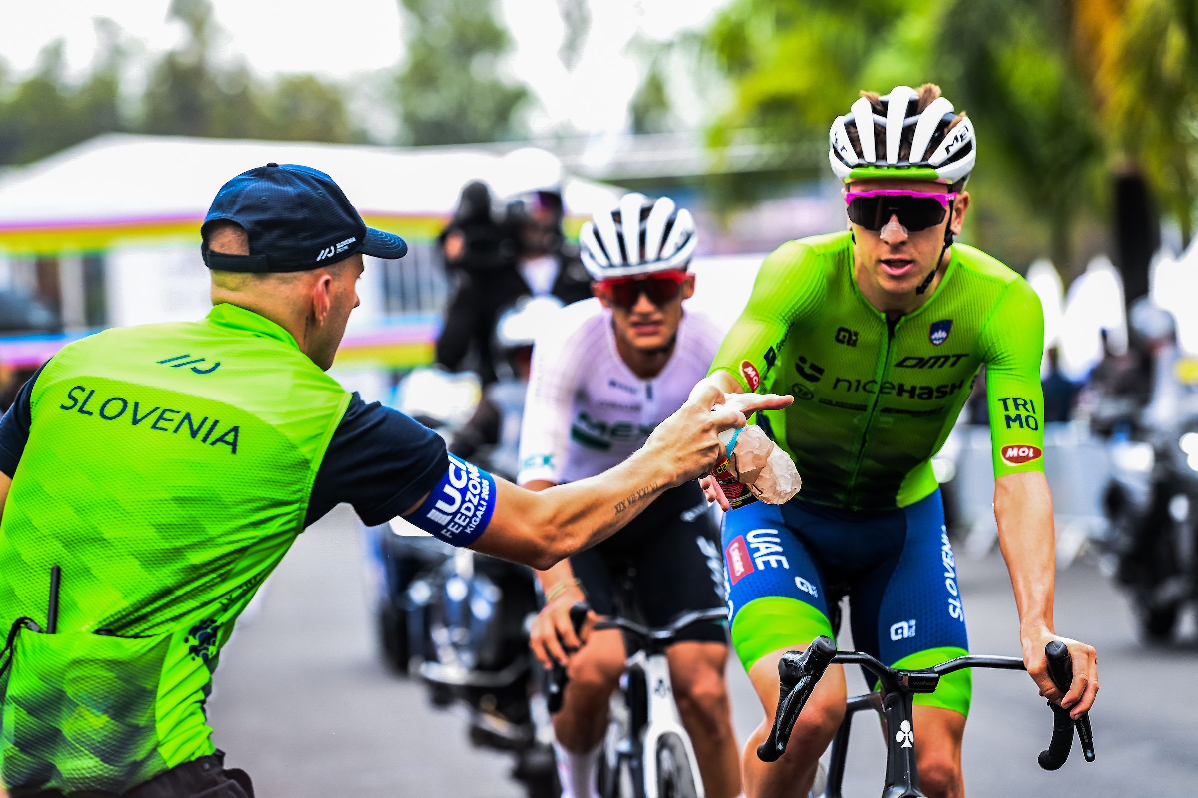 www.cyclingnews.com