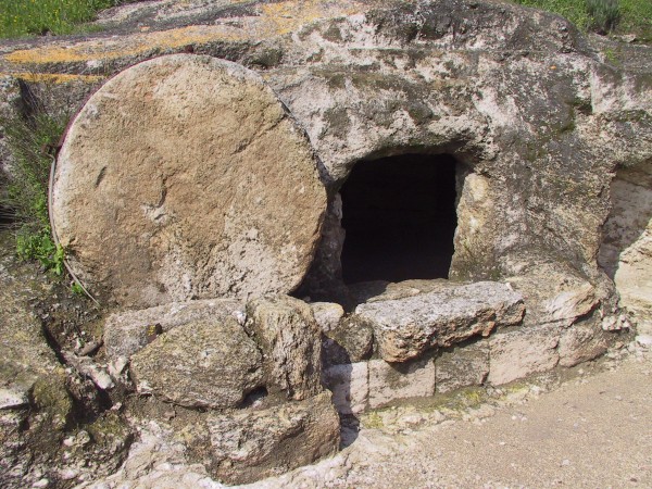 tomb1.jpg