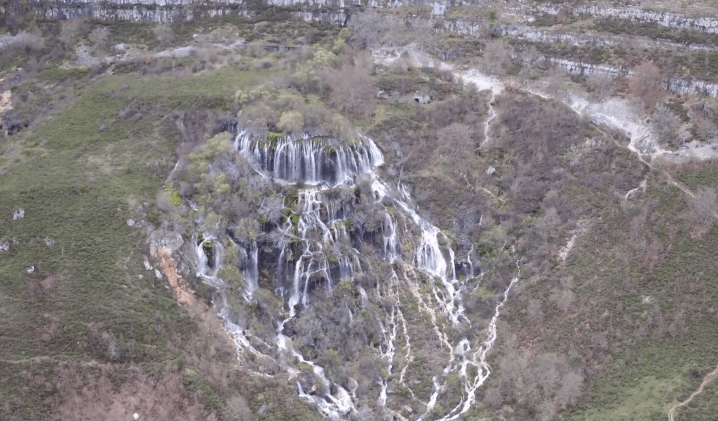 Video-Cascada-del-Tobazo.png