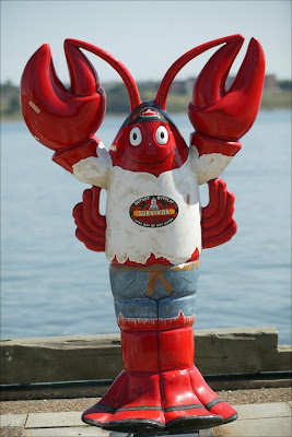 red-plastic-lobster.jpg