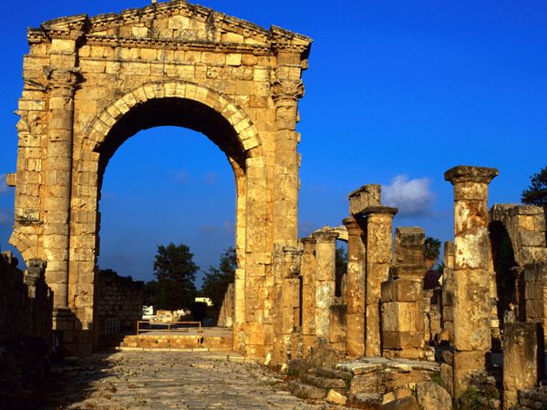 archway-roman-ruins-tyre-lebanon.jpg