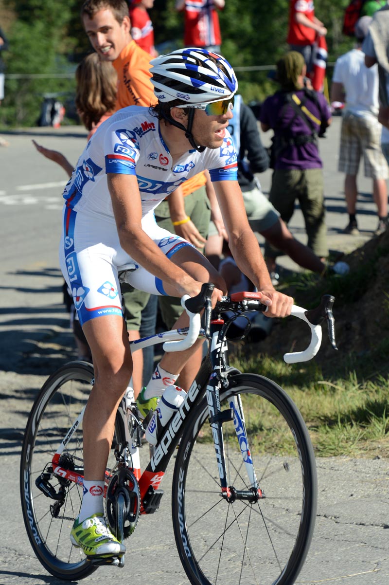 tdf12st11-pinot-chases-Rolland.jpg