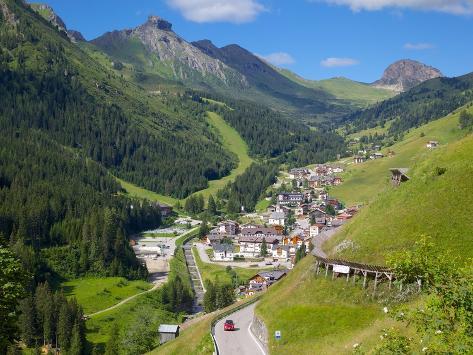 frank-fell-view-over-town-arabba-belluno-province-trento-dolomites-italy-europe.jpg