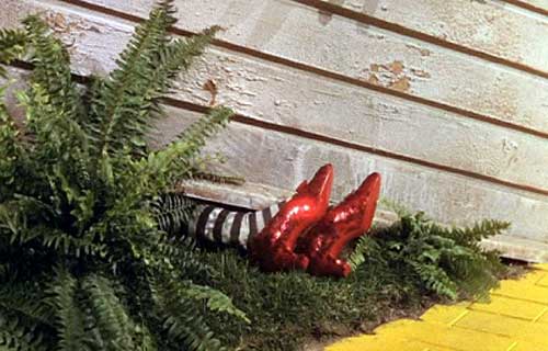 pelosi_the-wizard-of-oz-house-on-witch.jpg