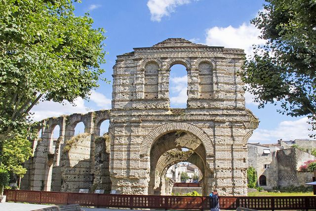 dam-images-daily-2015-04-bordeaux-bordeaux-architecture-marvels-02.jpg