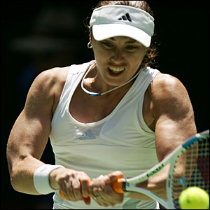 _42488233_hingis300.jpg