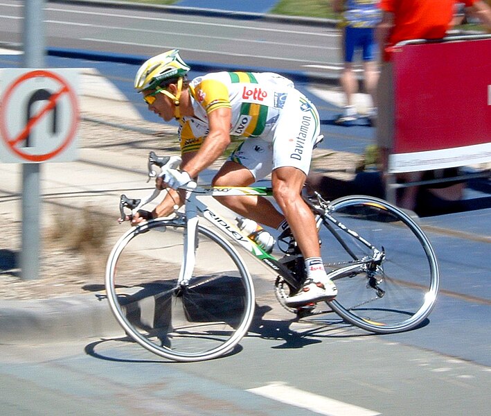 709px-Robbie_McEwen_2006_Bay_Cycling_Classic_2.jpg