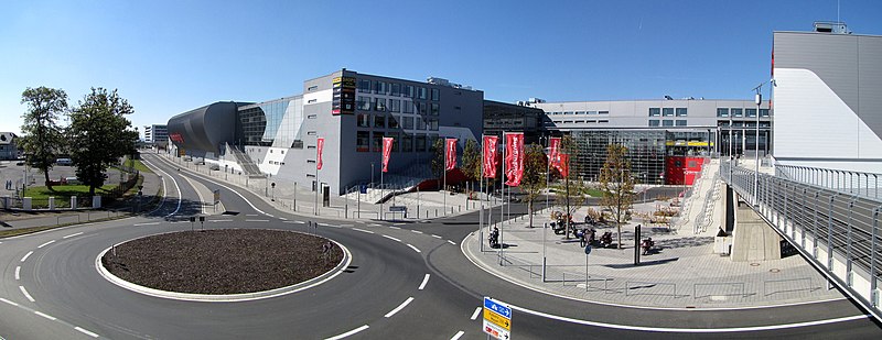 800px-Panorama_N%C3%BCrburgring_Haupteingang_2010.jpg