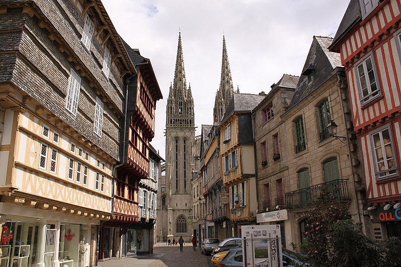 800px-Quimper_Cath%C3%A9drale_St._Corentin_2010.JPG