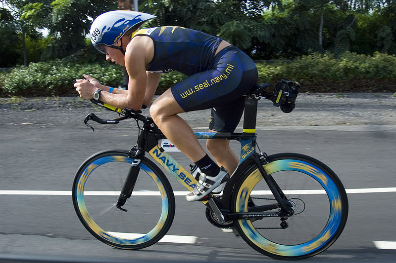 800px-US_Navy_061020-N-4856G-018_Special_Operations_Chief_%28SEAL%29_Mitch_Hall_assigned_to_Naval_Special_Warfare_Center_road_tests_the_Navy_SEAL_racing_bike_in_Kona%2C_Hawaii_one_day_prior_to_the_Ironman_Triathlon.jpg
