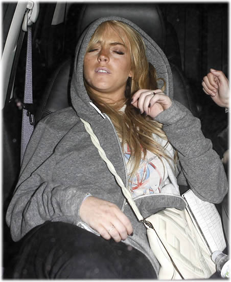 lindsay-lohan-passed-out.jpg