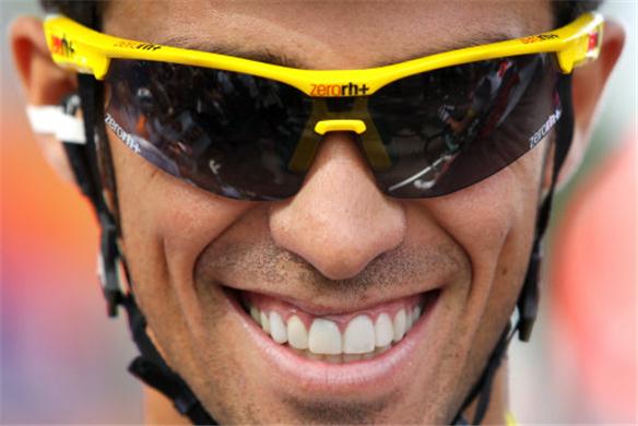 Alberto-Contador-unable-to-beat-Joaquim-Rodriguez-in-Vuelta-Mountains-and-looks-toward-the-Rain-Gods-184930.jpg