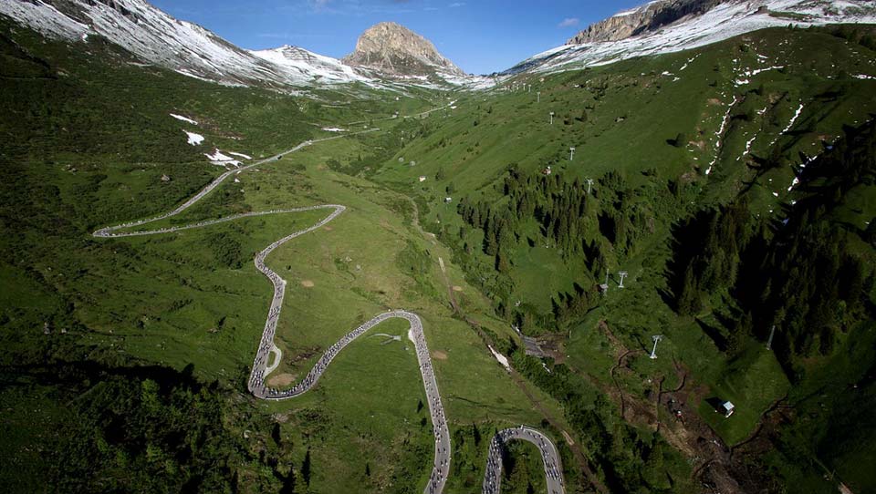 Passo-Pordoi-Maratona-dles-Dolomites-960x542.jpg