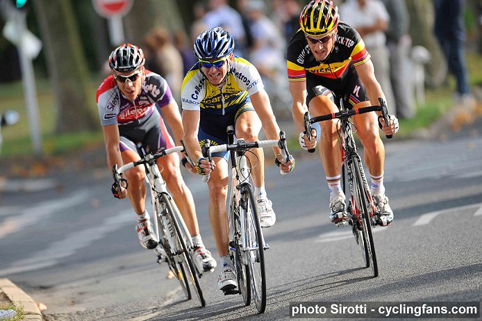 2009_paris-tours_philippe_gilbert_borut_bozic_tom_boonen2.jpg