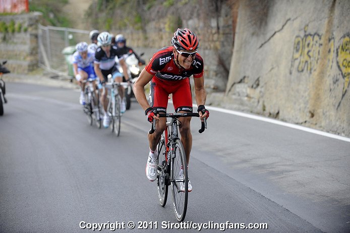 2011_milan_san_remo_greg_van_avermaet_bmc_attack_poggio1a.jpg